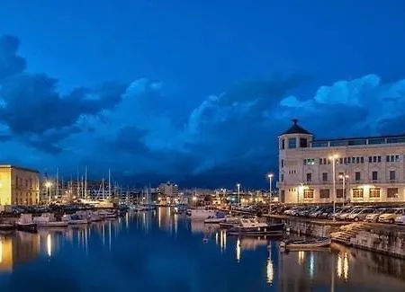 Notte In Barca Sul Canale Di Ortigia